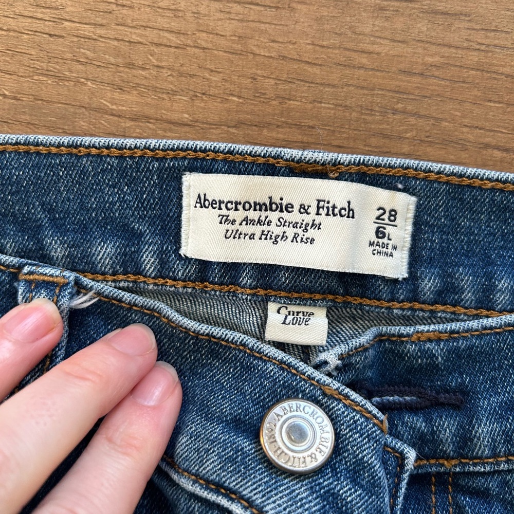 Abercrombie ankle straight ultra high rise jeans- 28 L curve love - Picture 2 of 3